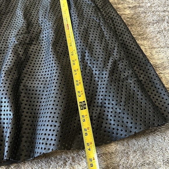 NWT Club Monaco Huette Faux Leather Perforated Midi Skirt Jupe Soot Black - Picture 8 of 10